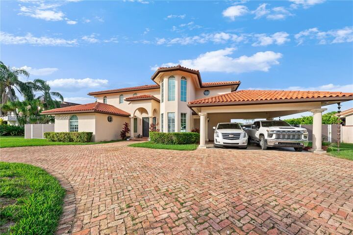 Property Photo:  9621 W Calusa Club Dr  FL 33186 