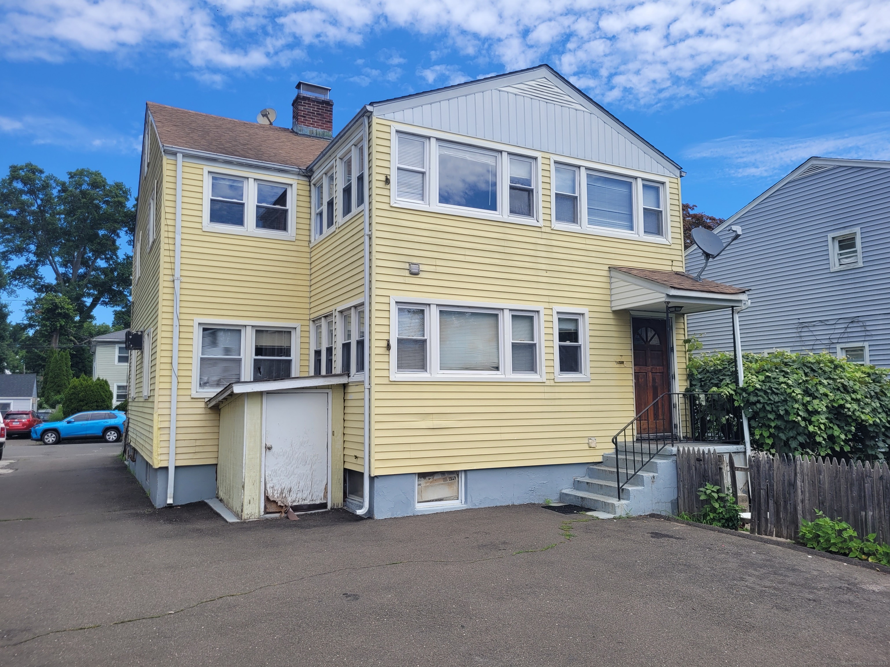 Property Photo:  16 Carolina Road  CT 06902 