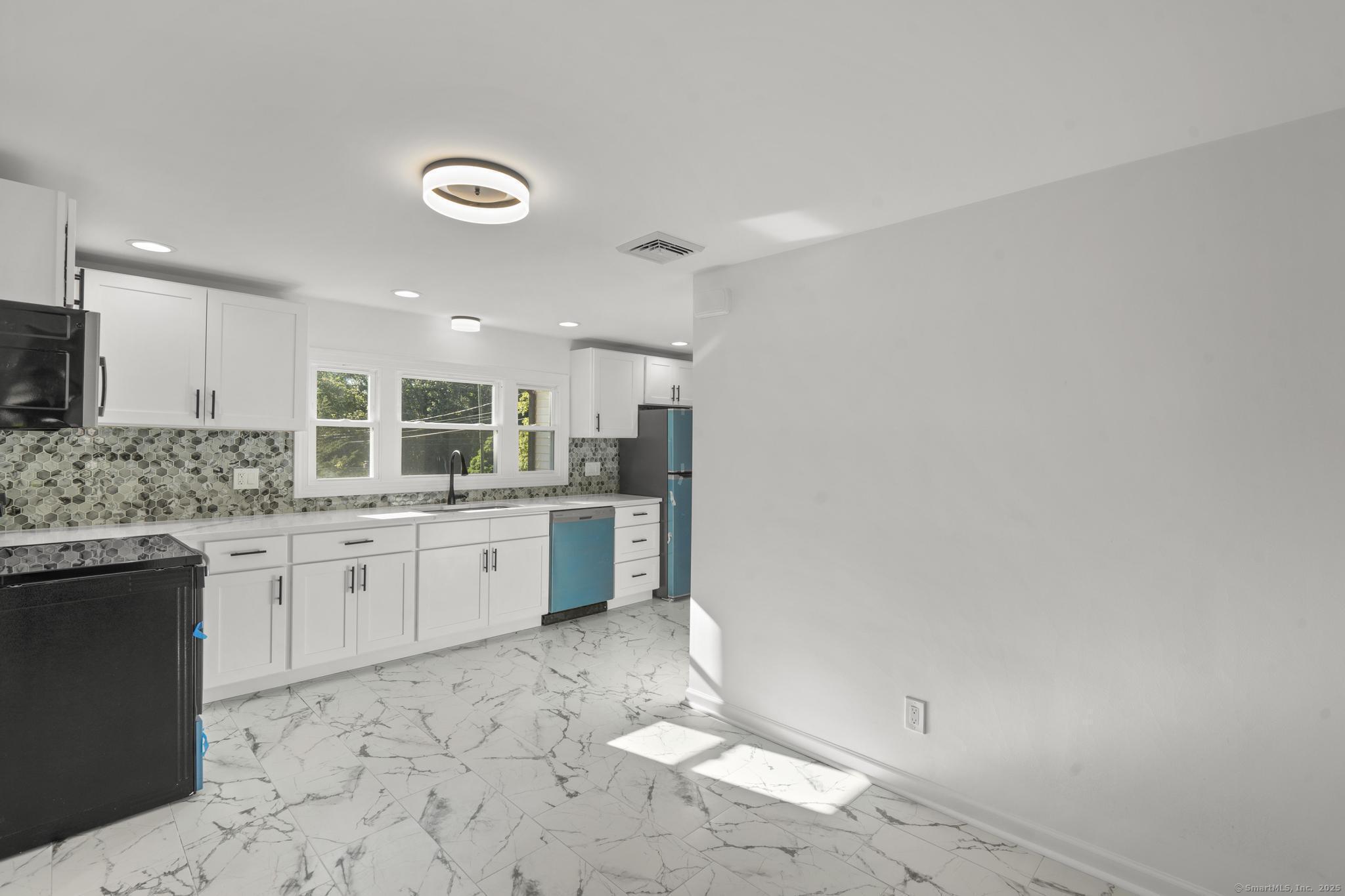 Property Photo:  58 Finch Avenue  CT 06451 