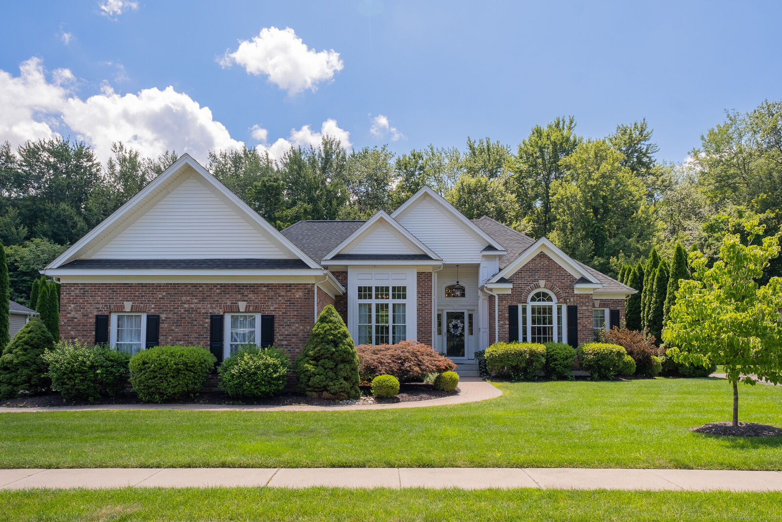 Property Photo:  20 Eagle Run 20  CT 06074 