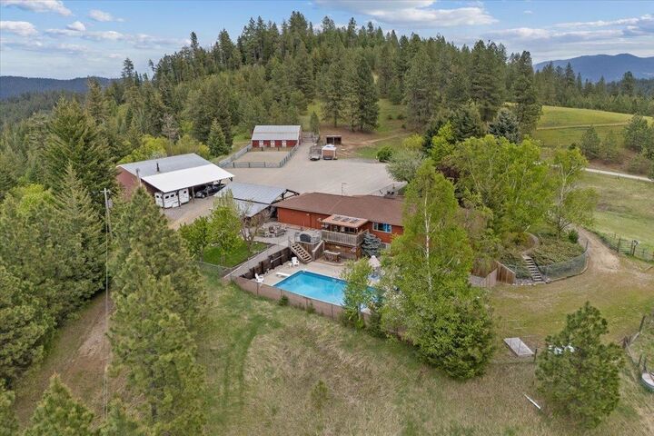 Property Photo:  9305 N Harvard Rd  WA 99025 