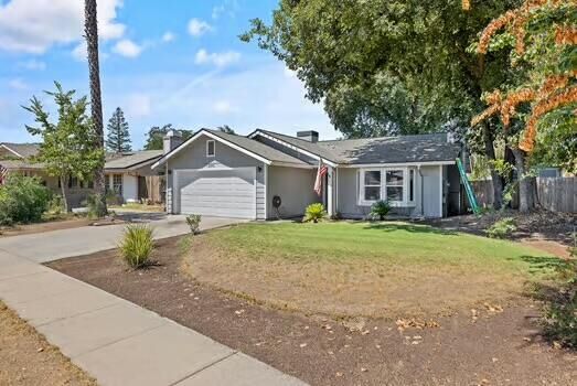 Property Photo:  2111 S Conyer Ct Court  CA 93277 