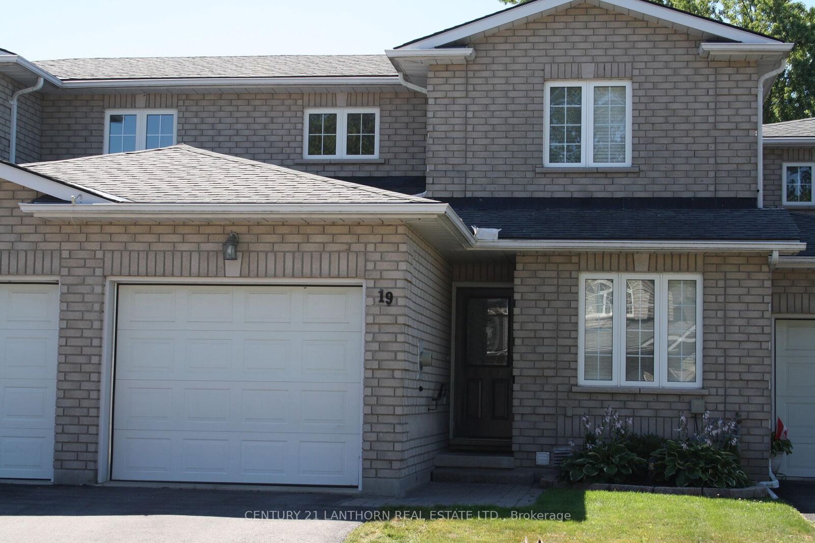 Property Photo: 19 Pinegrove Court ON K8N 5X9