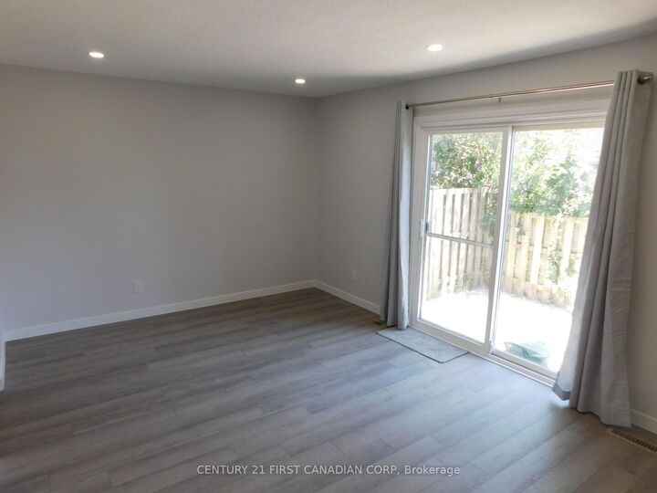 Property Photo: 114 Pauline Crescent 82 ON N6E 2X6