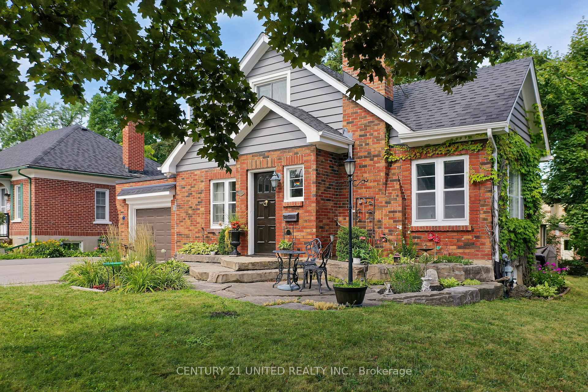 Property Photo: 474 Albertus Avenue ON K9J 6A2