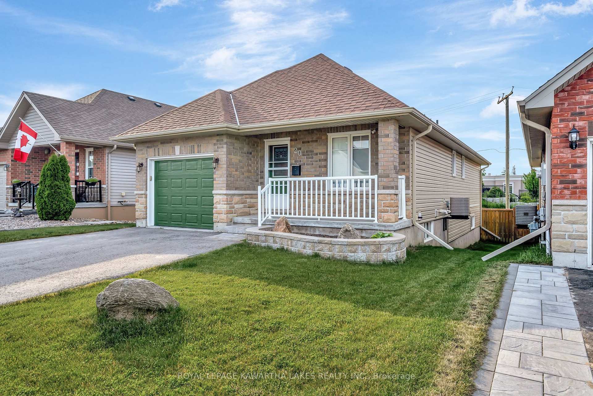 Property Photo:  20 Lisbeth Crescent  ON K9V 0C9 