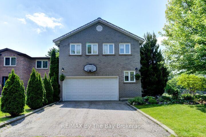 Photo de la propriété:  145 Old Surrey Lane  ON L4C 6R9 