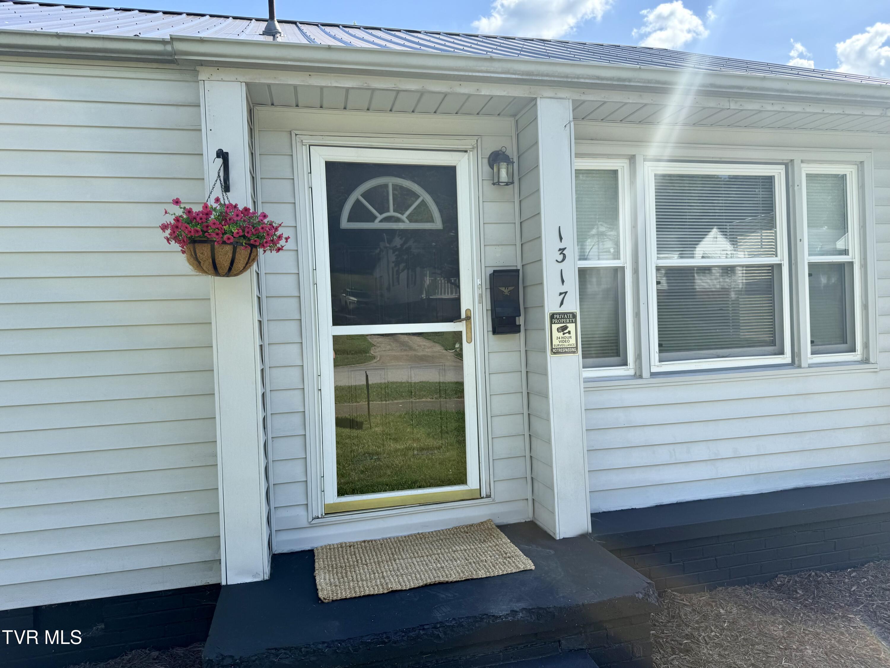 Property Photo: 1317 Garden Drive TN 37664
