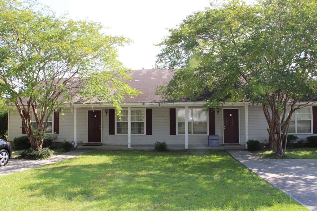 Property Photo:  2701 Pineview Drive A &Amp B  GA 31602