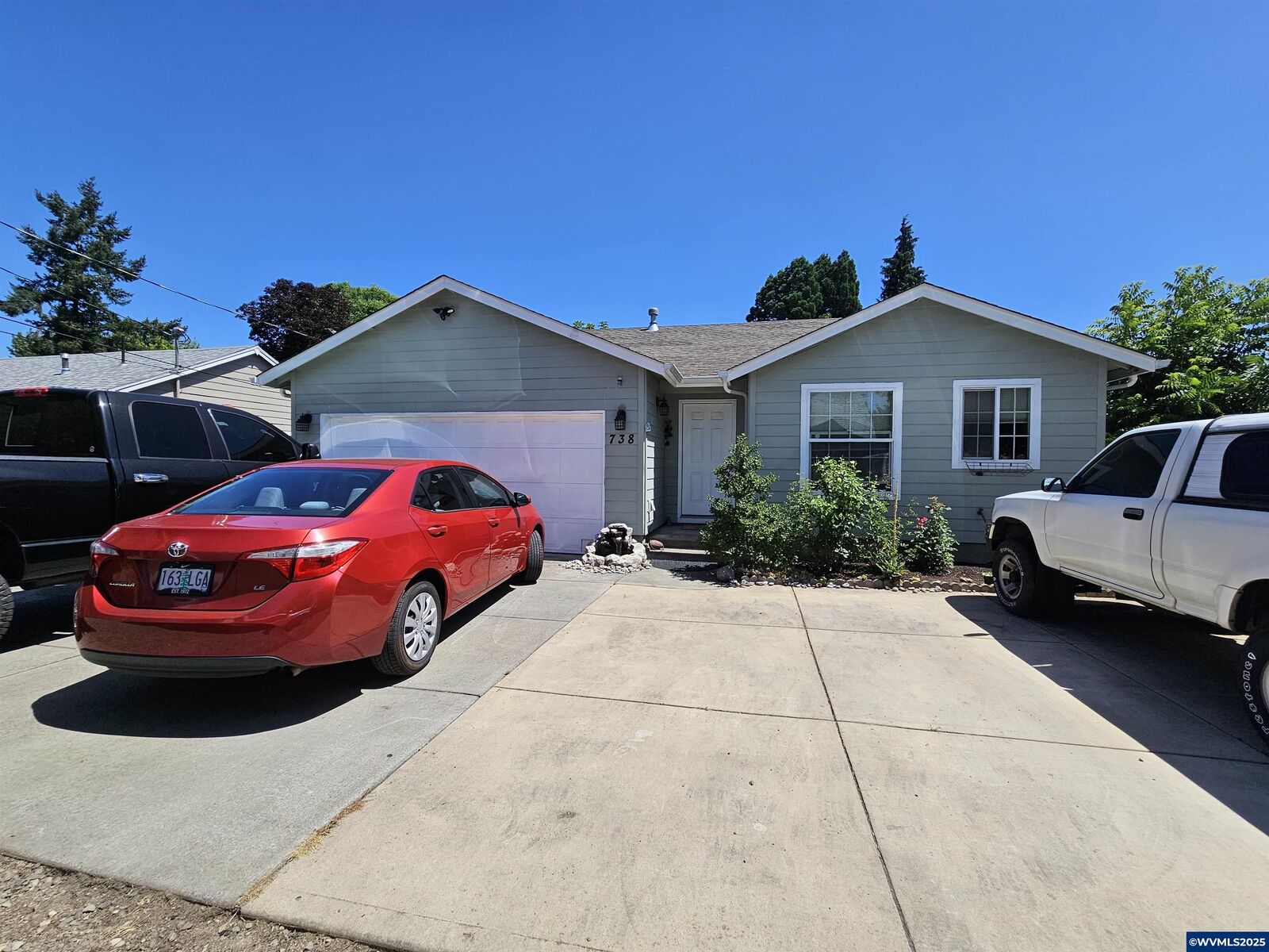 Property Photo: 738 Oscar Ln SE OR 97317