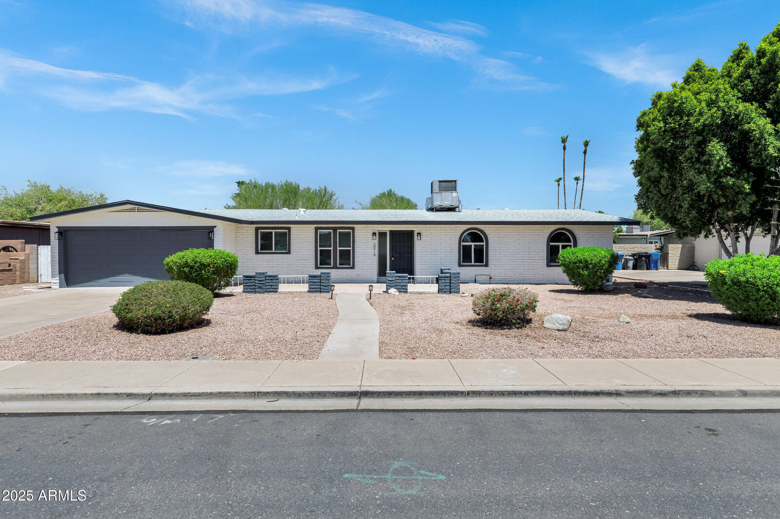 Property Photo: 2016 E Elmwood Street AZ 85213