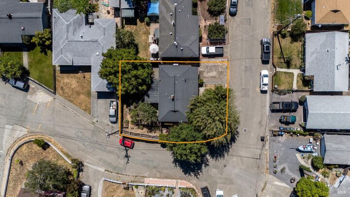 Property Photo:  611 Hawthorne Lane  CA 95490 