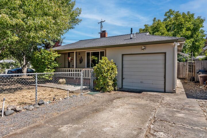Property Photo: 611 Hawthorne Lane CA 95490