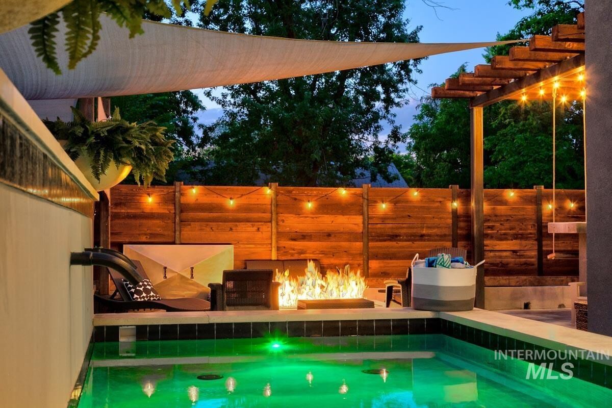 Property Photo:  2802 W Pleasanton Ave  ID 83702 