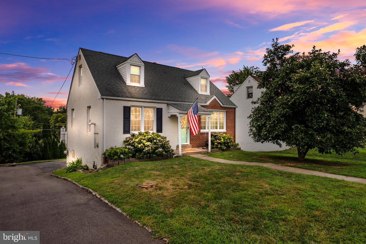 Property Photo: 511 Smithfield Avenue PA 19116