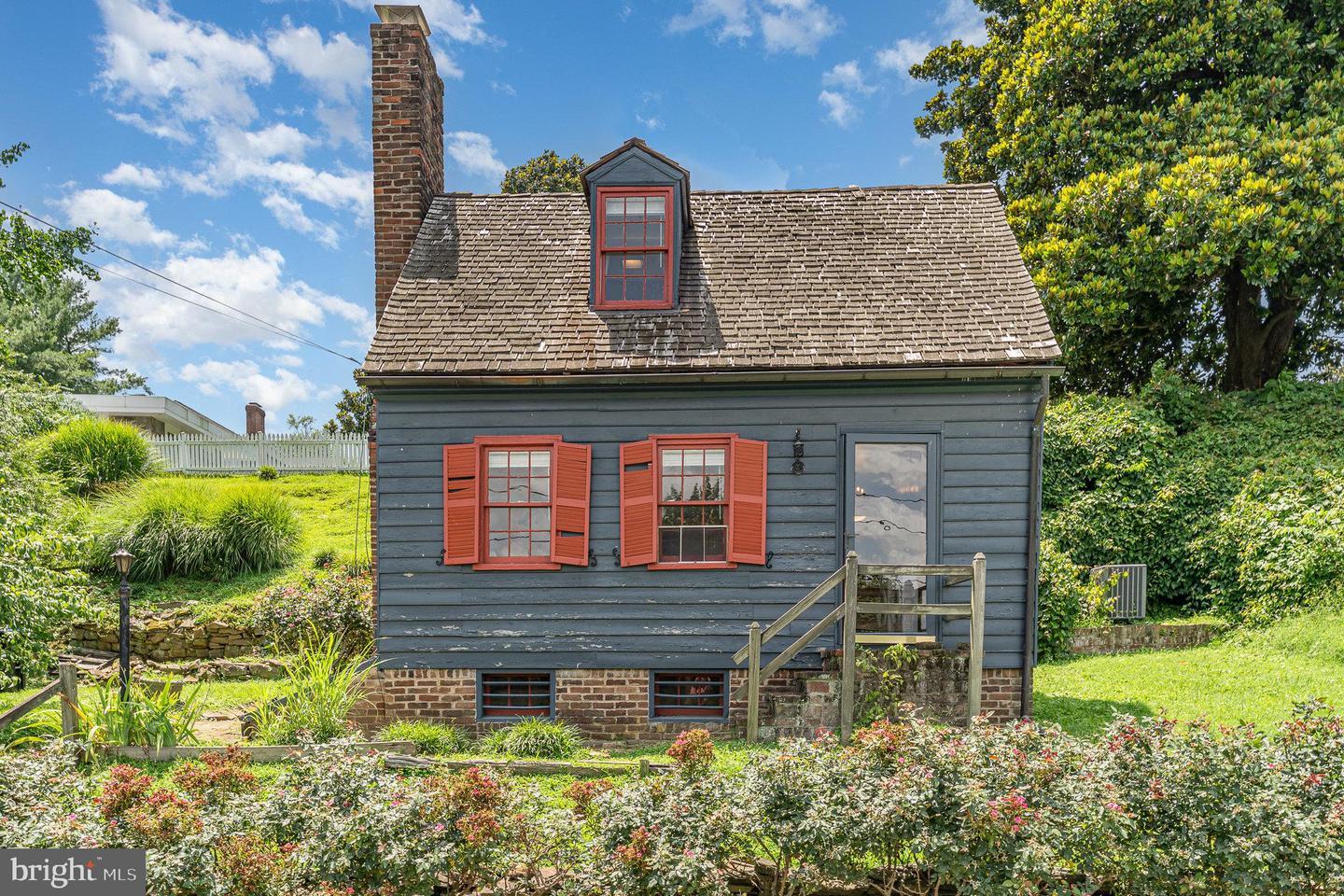Property Photo: 210 Sophia Street VA 22401