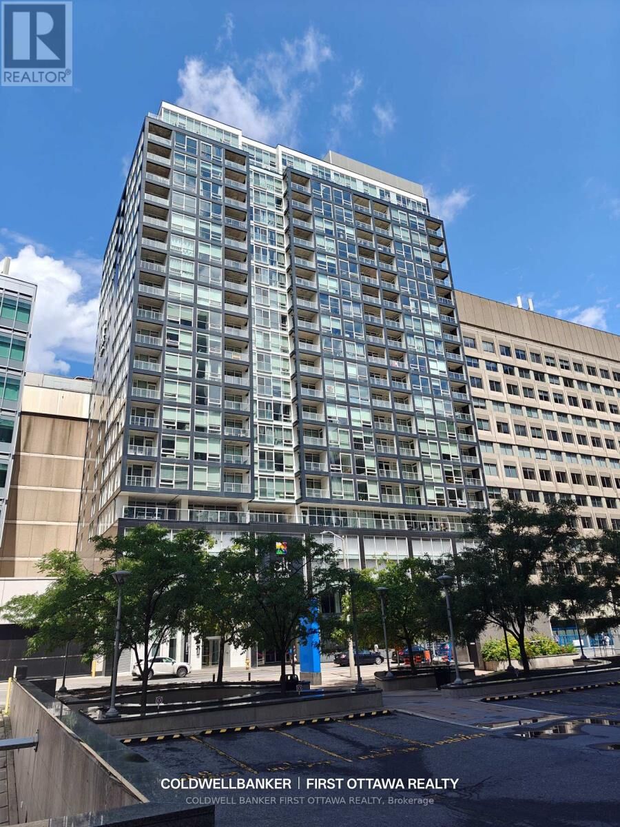 Property Photo:  199 Slater Street 1815  ON K1P 5M7 