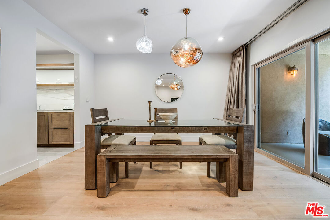 Property Photo: 439 N Doheny Dr CA 90210
