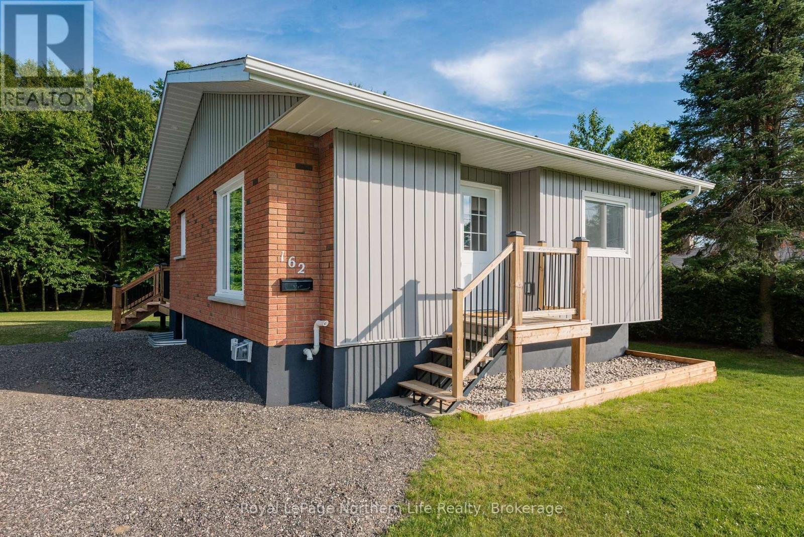 Property Photo: 162 Francis Avenue ON P1C 1B2