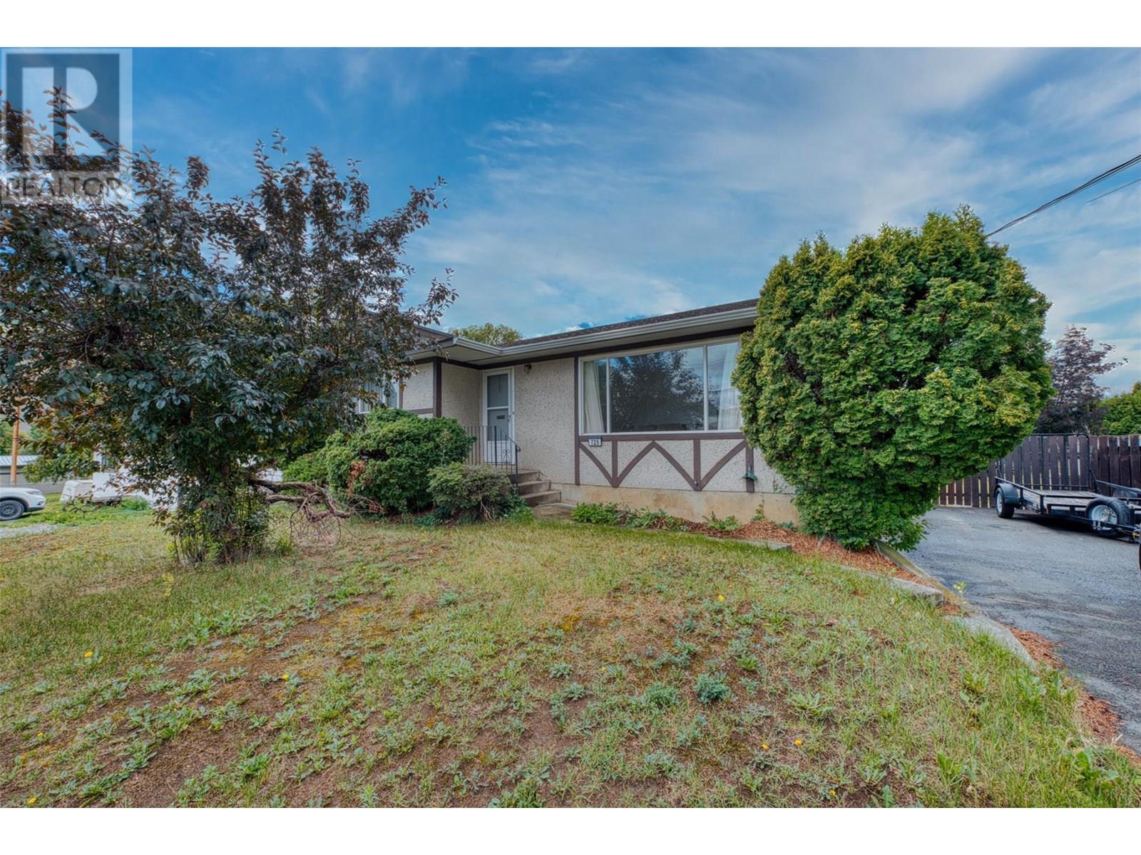 Property Photo: 725 Franklin Road BC V2B 6G5