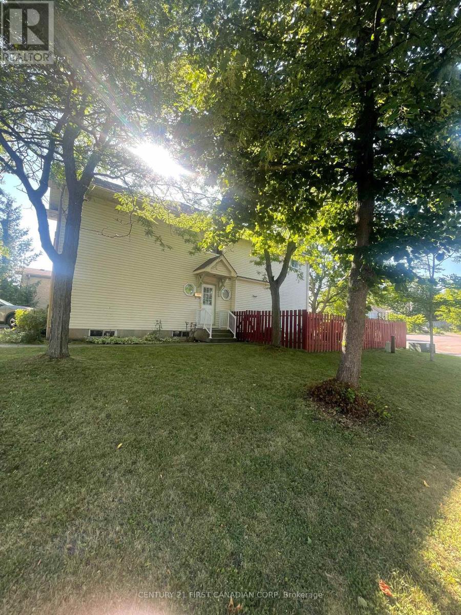 Property Photo:  101 Southcott Court  ON N6G 4Y6 