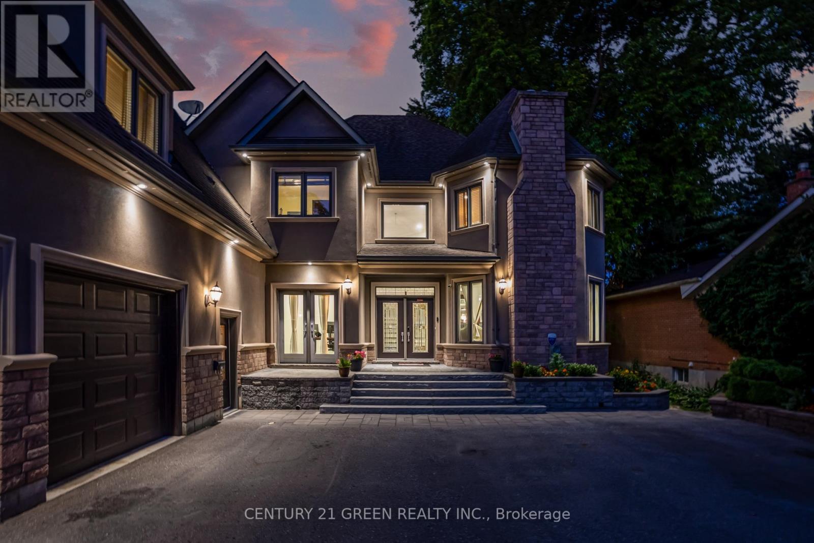 Property Photo:  117 Raglan Street  ON L1N 2S8 