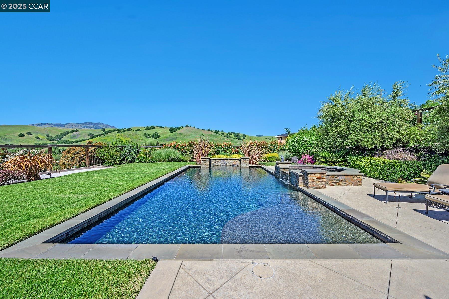 Property Photo: 120 Tamarind Ln CA 94526