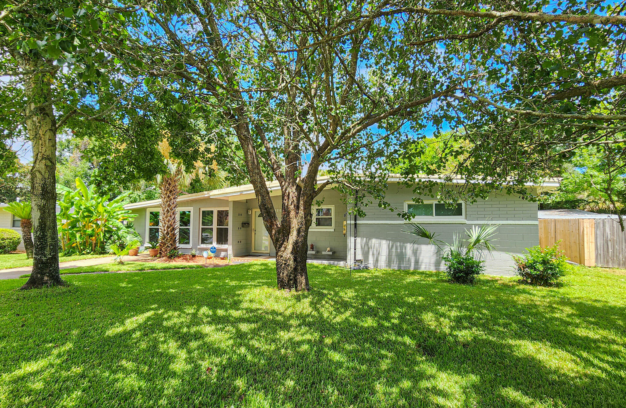 Property Photo:  320 NE Stacy Circle  FL 32548 
