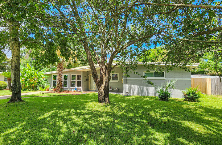 Property Photo: 320 NE Stacy Circle FL 32548
