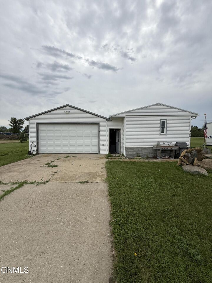Property Photo: 525 Stadler Street ND 58575