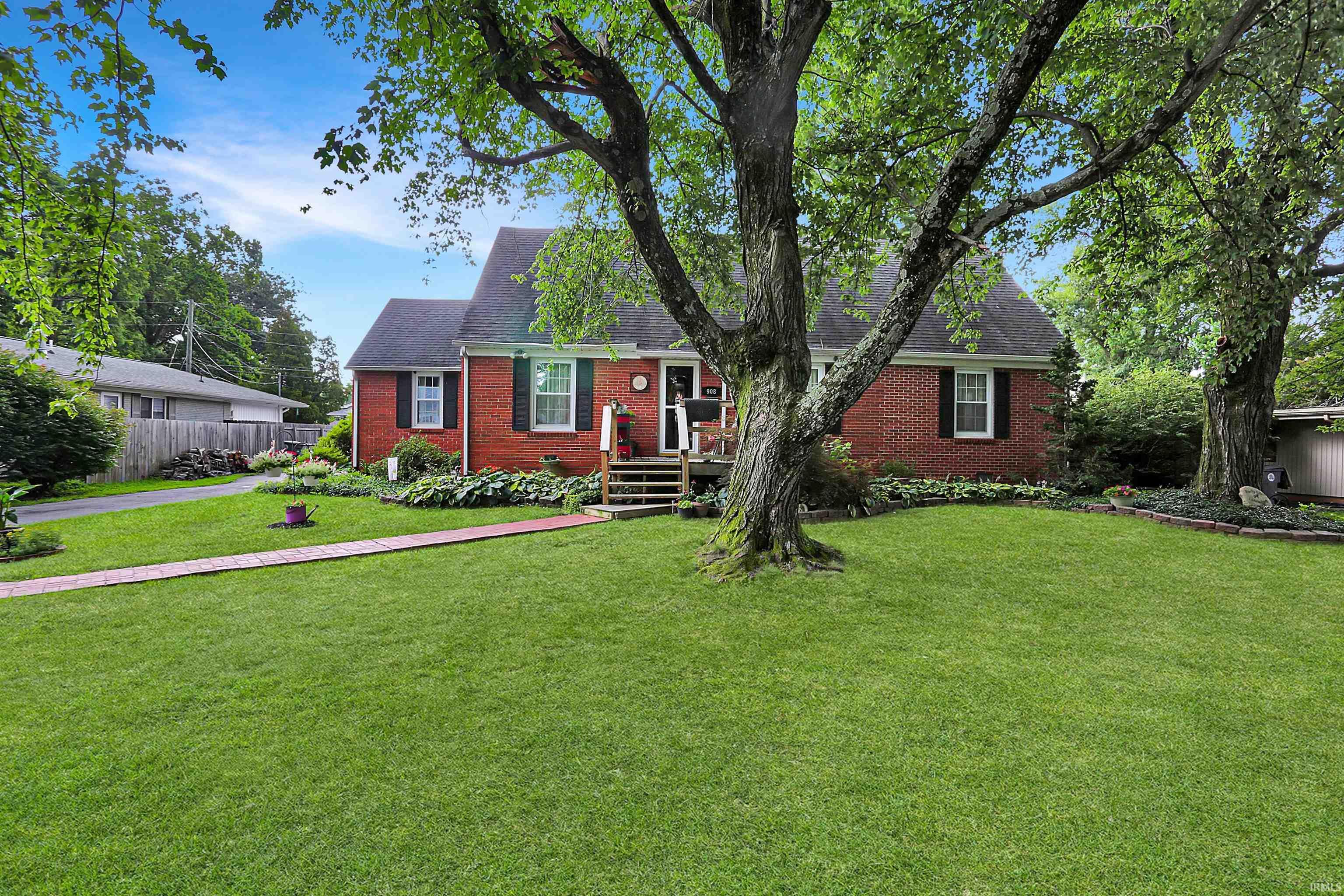 Property Photo: 908 Stewart Avenue IN 47715