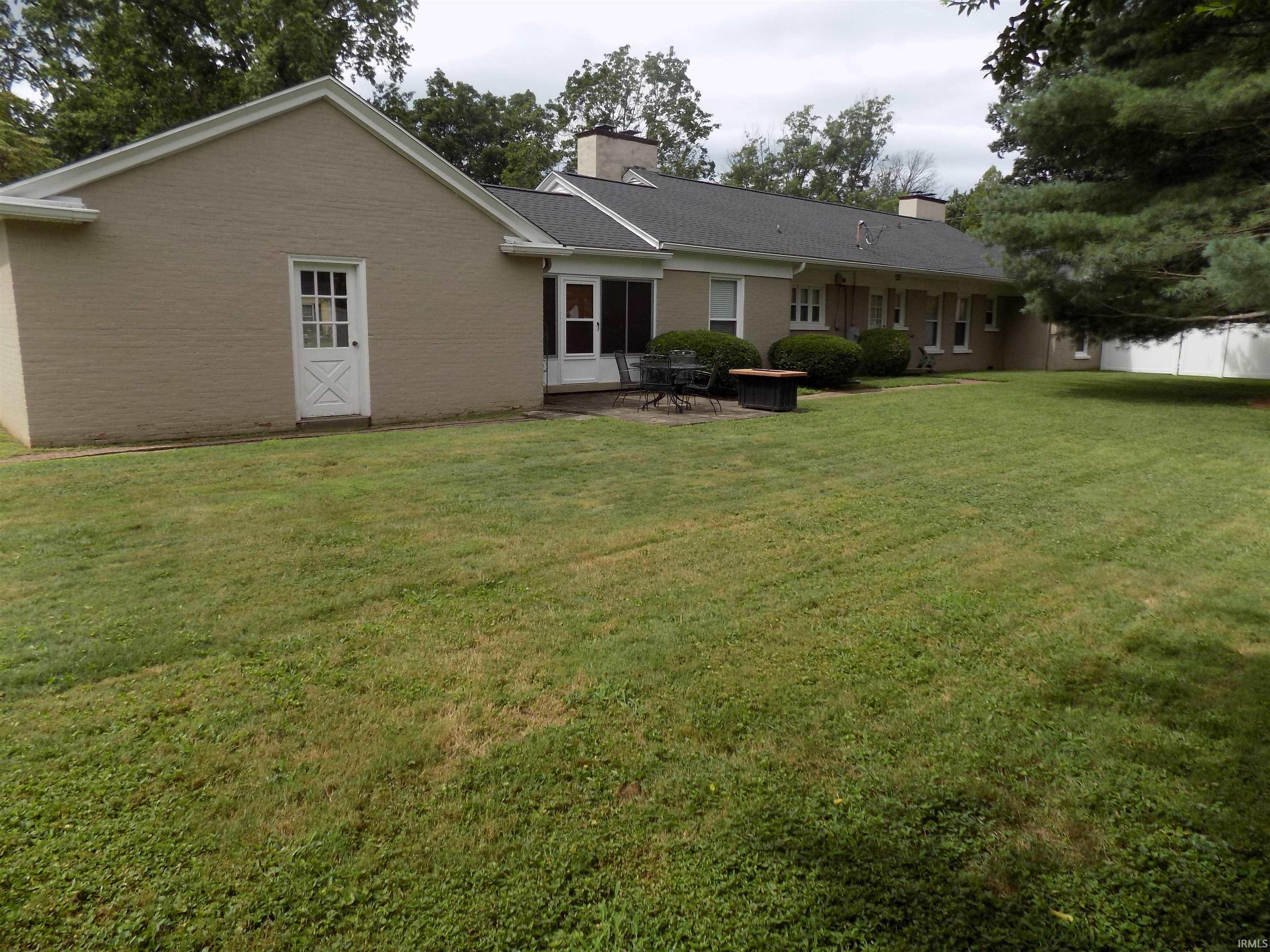 Property Photo:  3000 E Blackford Avenue  IN 47714 