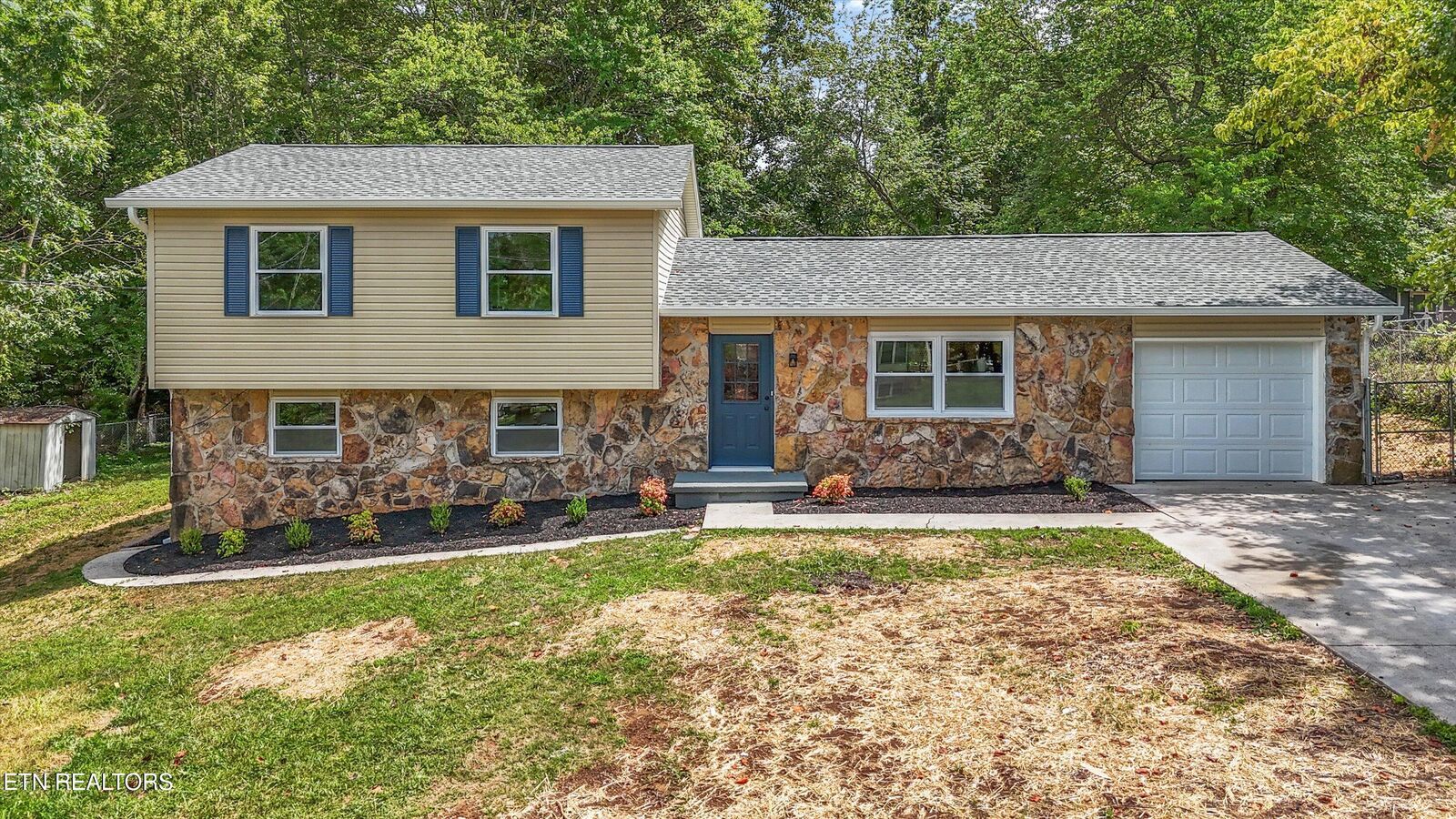 Property Photo: 5812 Rockwood Lane TN 37921