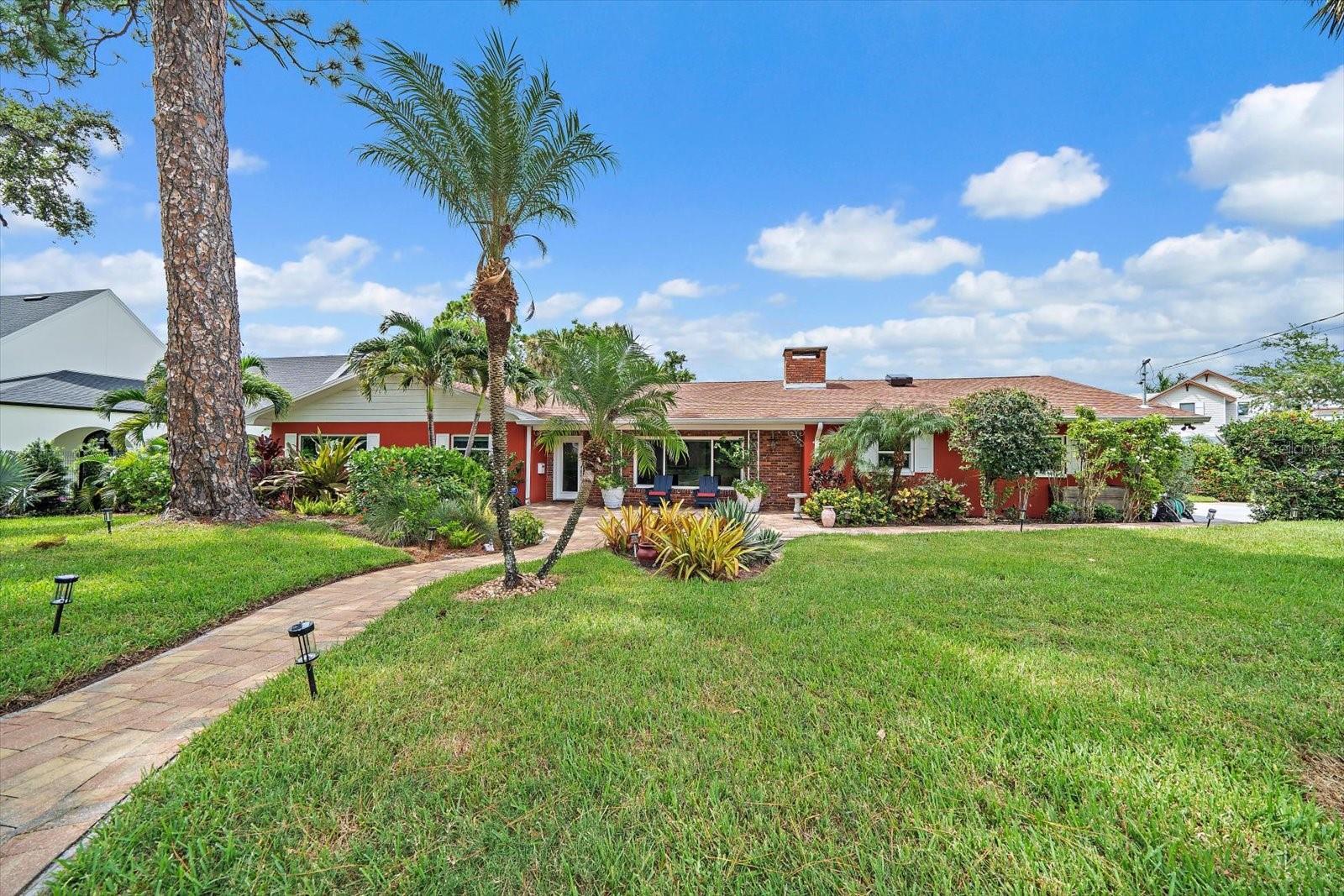Property Photo: 252 S Garden Circle FL 33756
