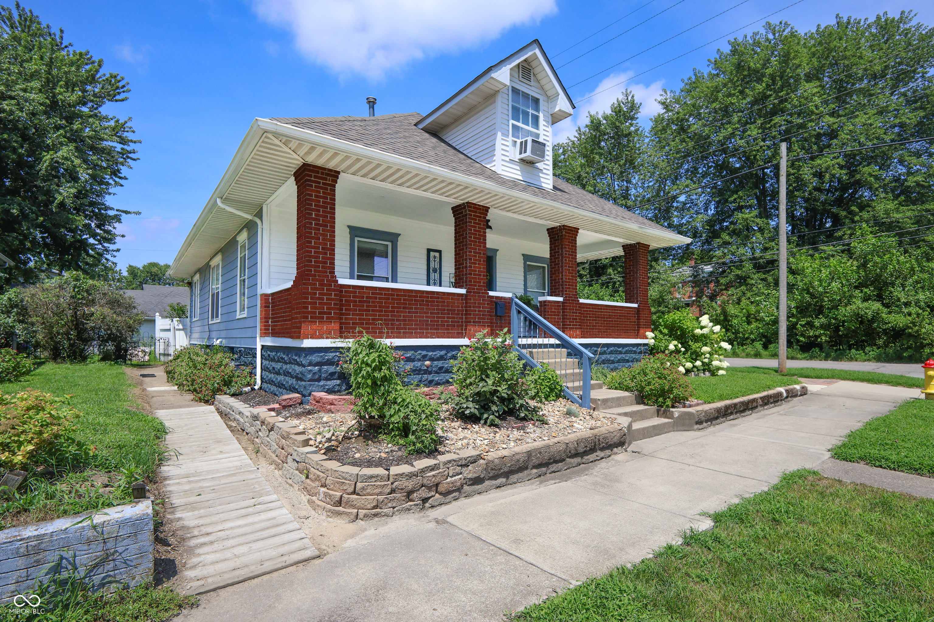 Property Photo: 329 E Laurel Street IN 47274