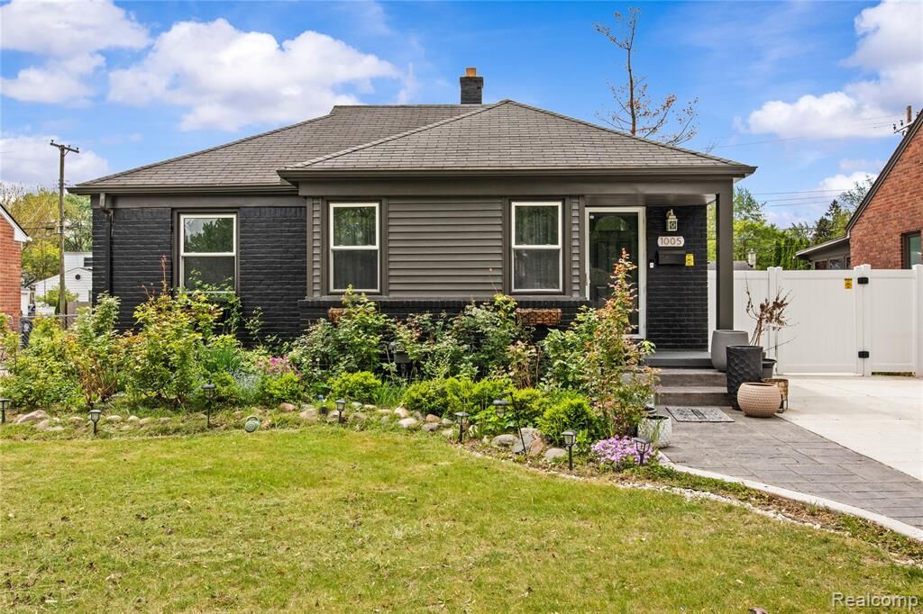 Property Photo: 1005 W 12 Mile Road MI 48073