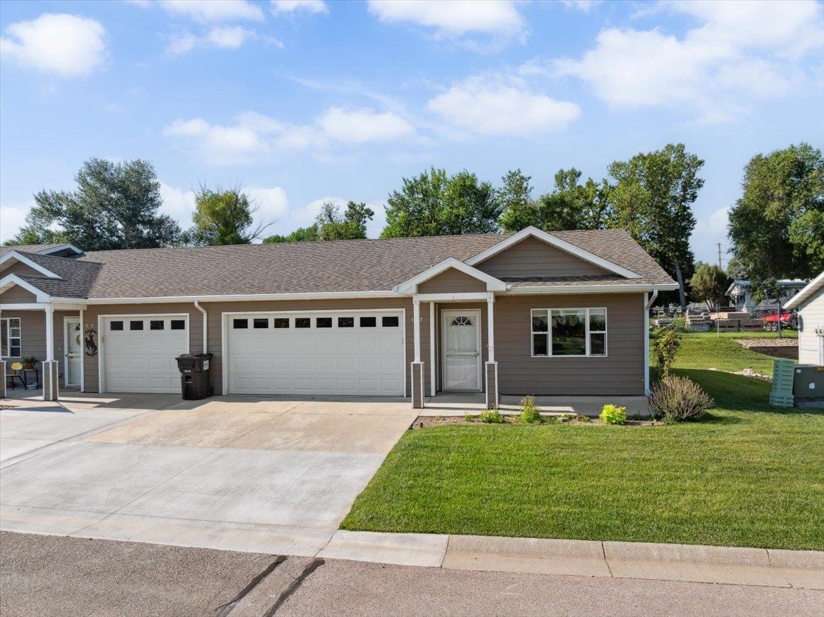 Property Photo: 1217 Silverbrook Lane SD 57783