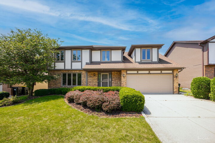 816 Heath Lane  Westmont IL 60559 photo