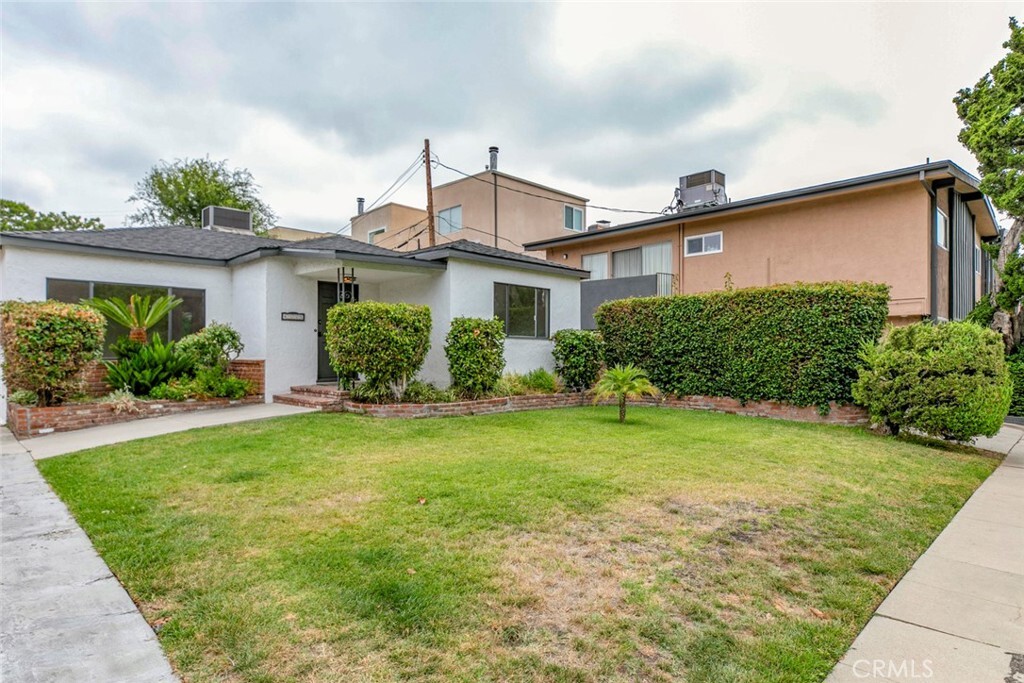 Property Photo: 4335 Sunnyslope Avenue CA 91423