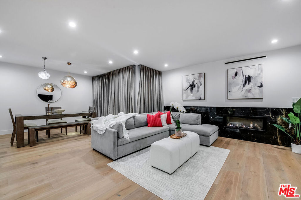 Property Photo:  439 N Doheny Drive 204  CA 90210 