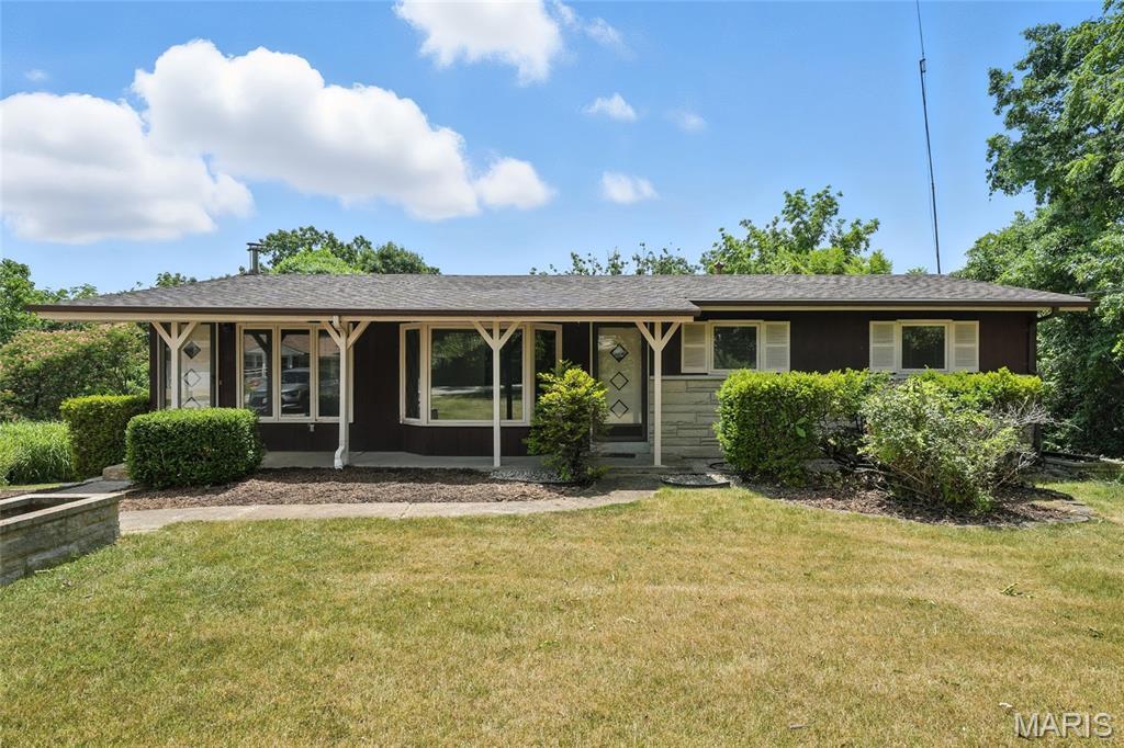 Property Photo:  220 Susan Road  MO 63129 