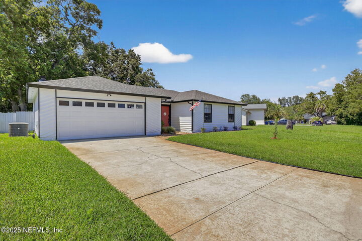 Property Photo: 3042 Hampstead Drive FL 32225