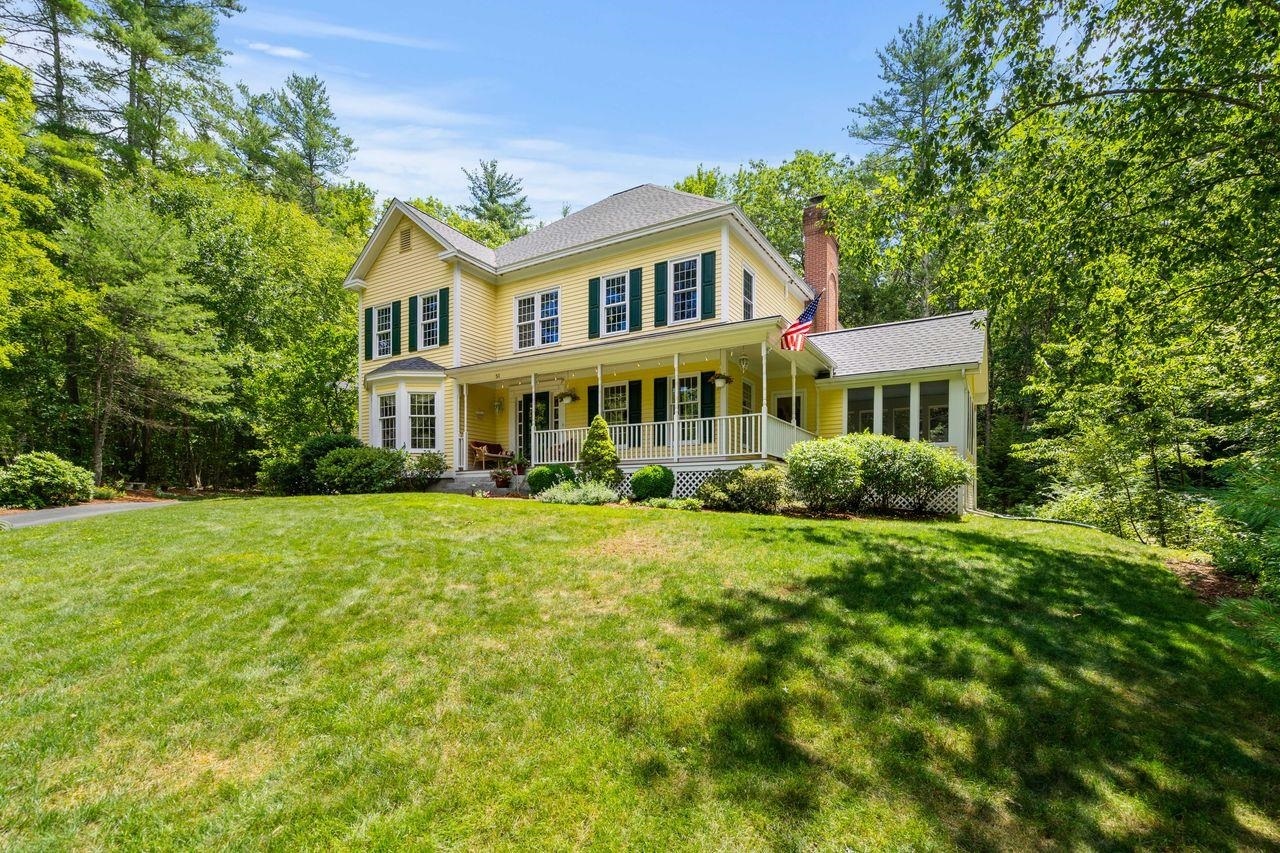 Property Photo:  51 Catesby Lane  NH 03110 