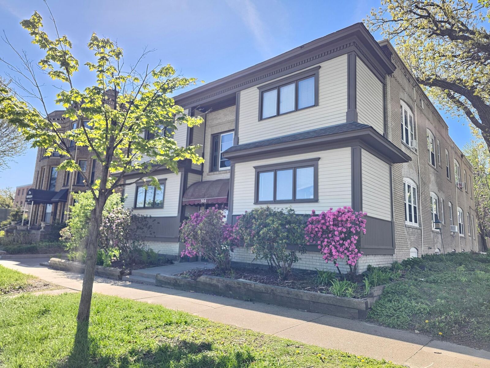 Property Photo: 304 Marshall Avenue 5 MN 55102
