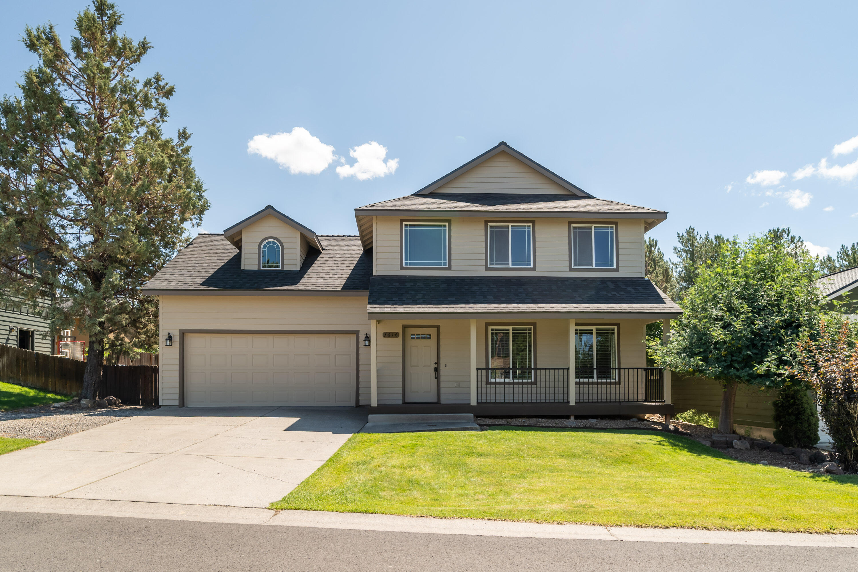 Property Photo:  3616 SW Hillcrest Drive  OR 97756 