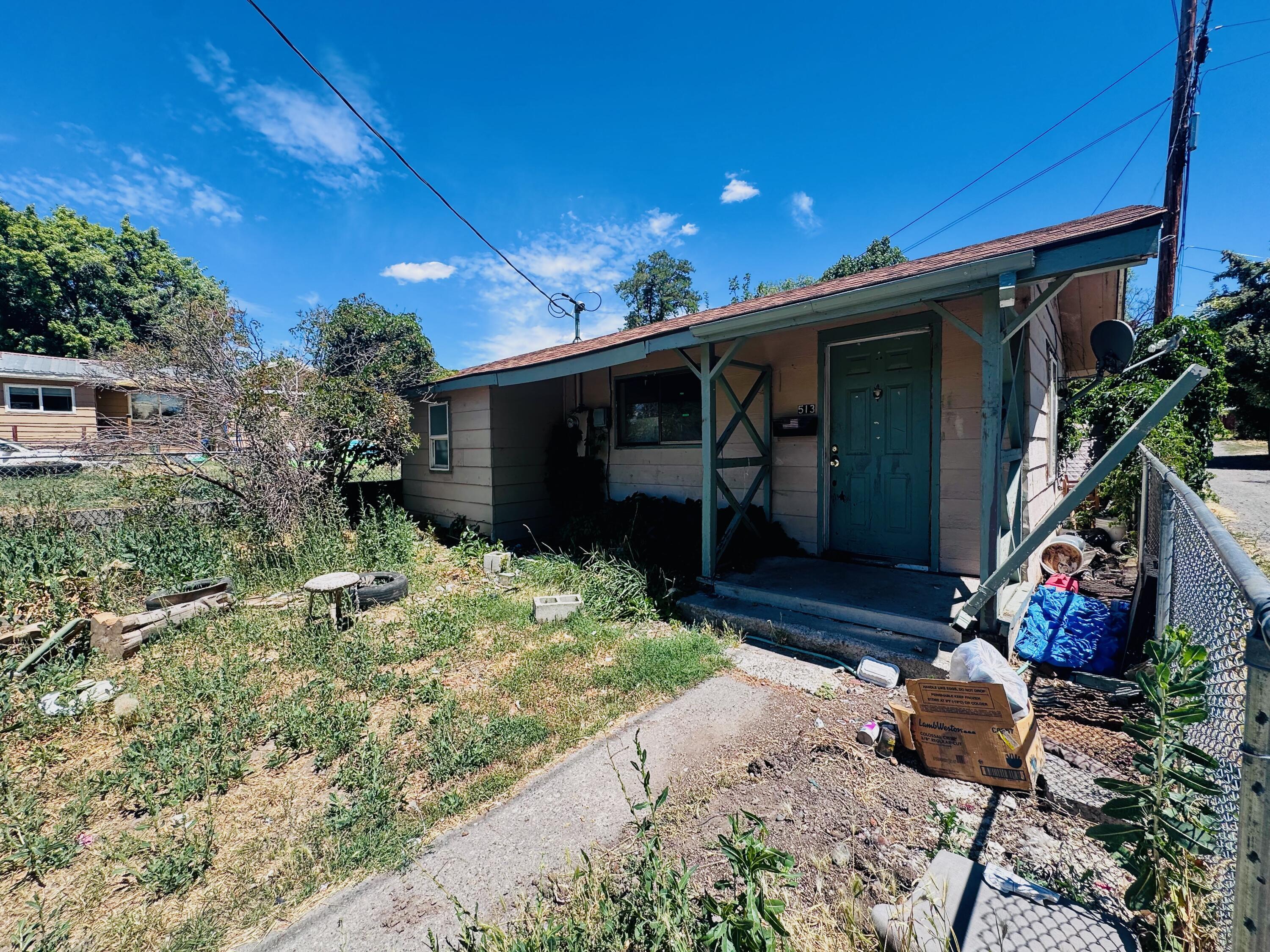 Property Photo: 513 Division Street OR 97601