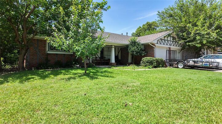 Property Photo:  1721 N Alexander Lane  OK 73008 