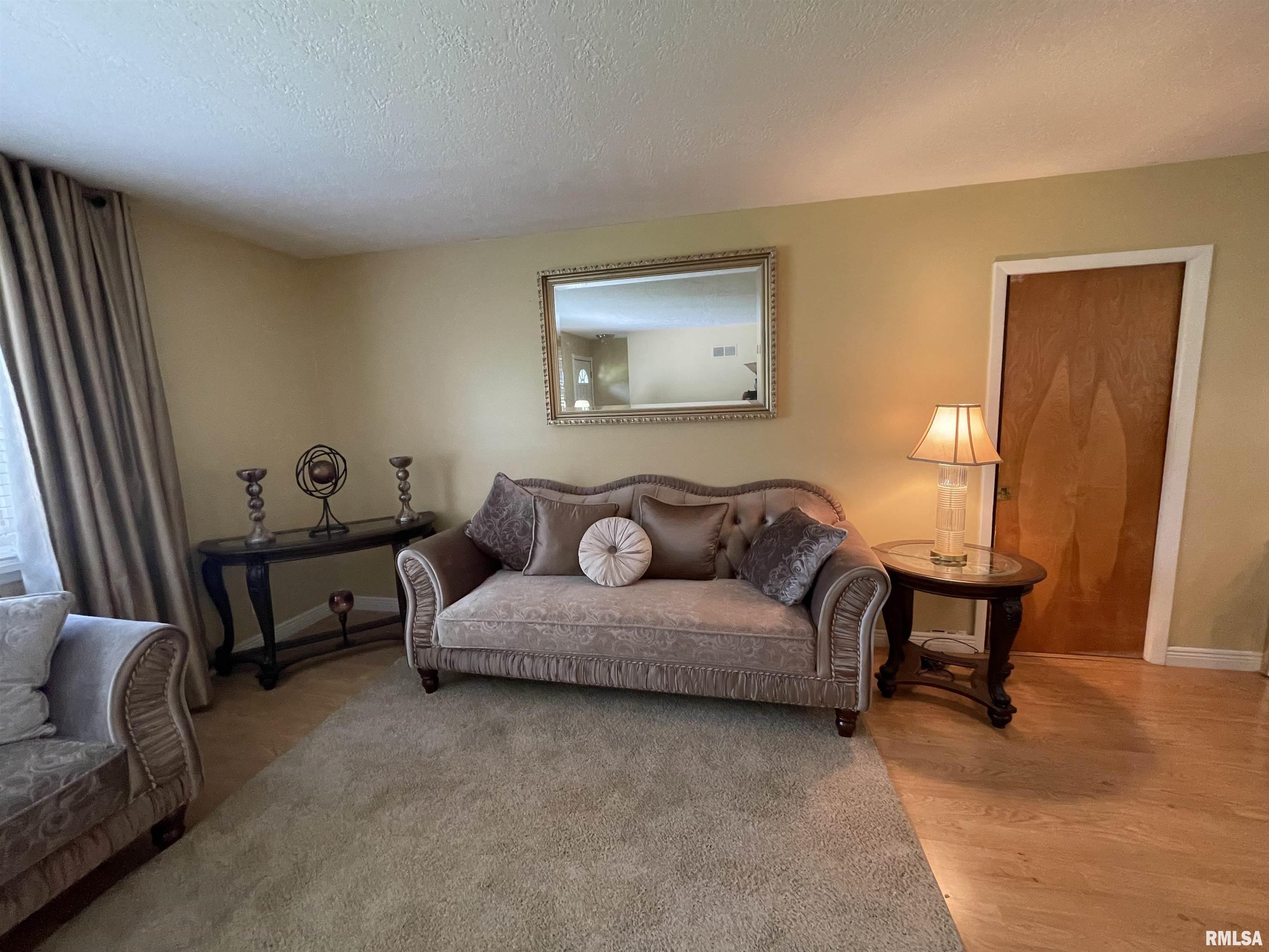 Property Photo:  2523 W Huntington Drive  IL 61614 