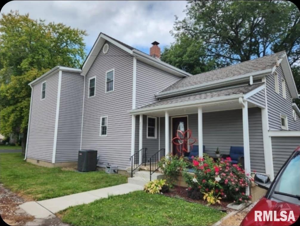 Property Photo: 201 E Walnut Street IL 61525