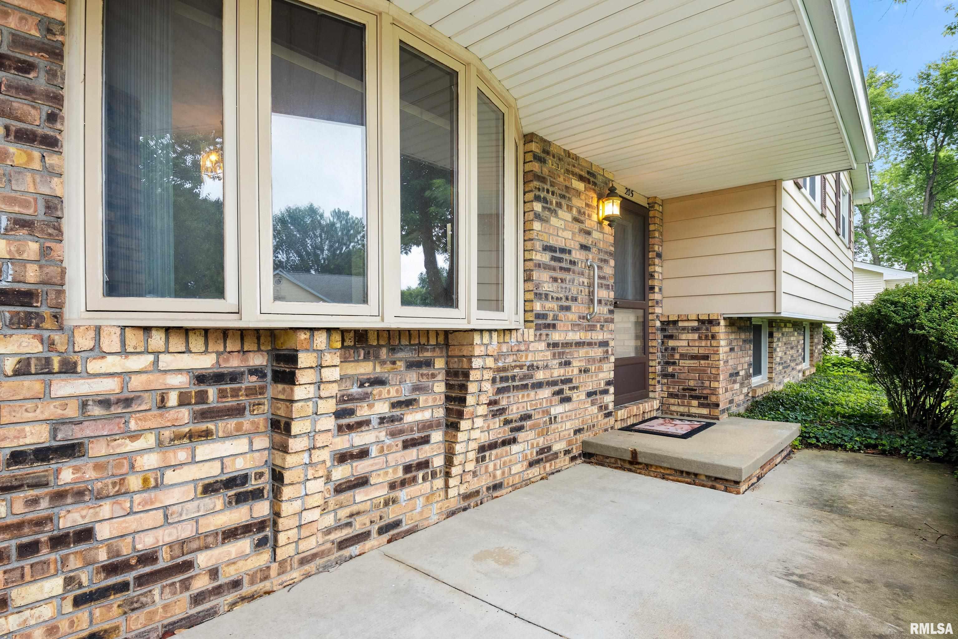 Property Photo: 205 N Holly Street IL 61529